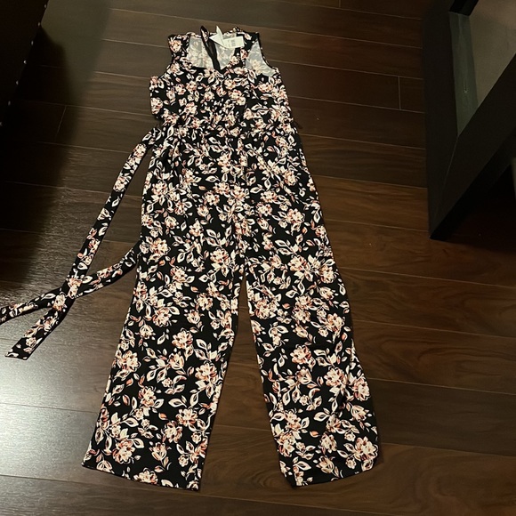 Elegant floral jumpsuit in black - Picture 2 of 6